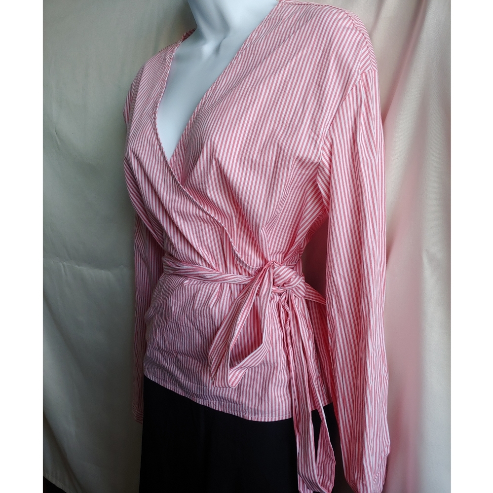 SOLD - 💥 3/$20 Wrap blouse NWOT - Picture 1 of 4